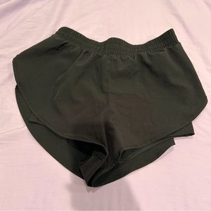 Black activewear, comfy, brand new without tag shorts , size is S